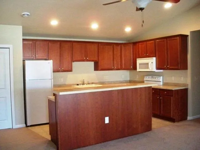 2 bed, 1322 sqft, $1,895 — Photo 2