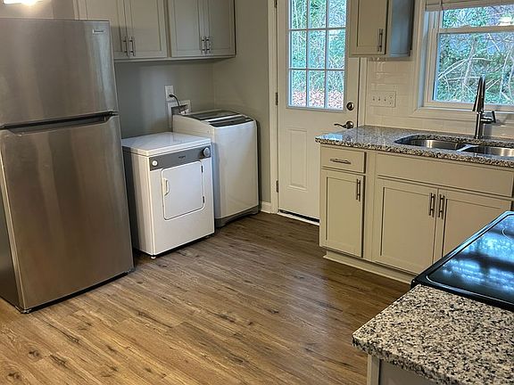 4th image of 128 Turner St