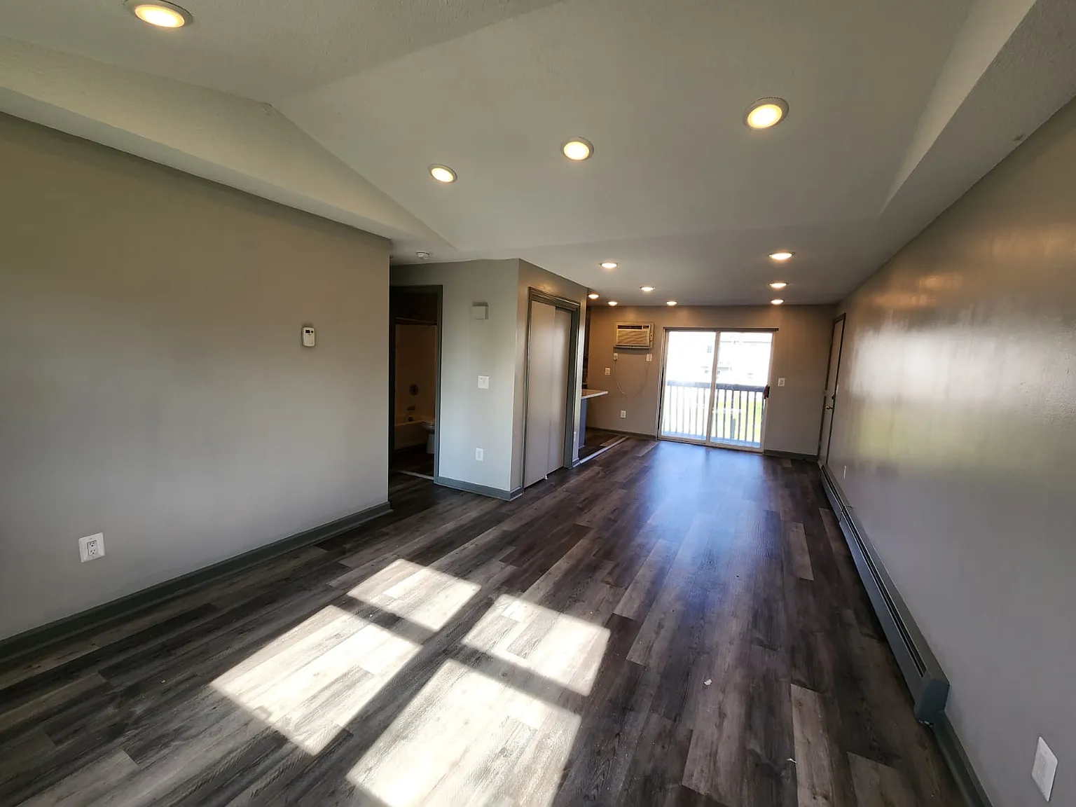 1 bed, 700 sqft, $1,600 — Photo 4