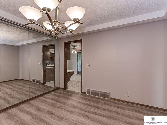 5th image of 6028 Oak Hills Dr