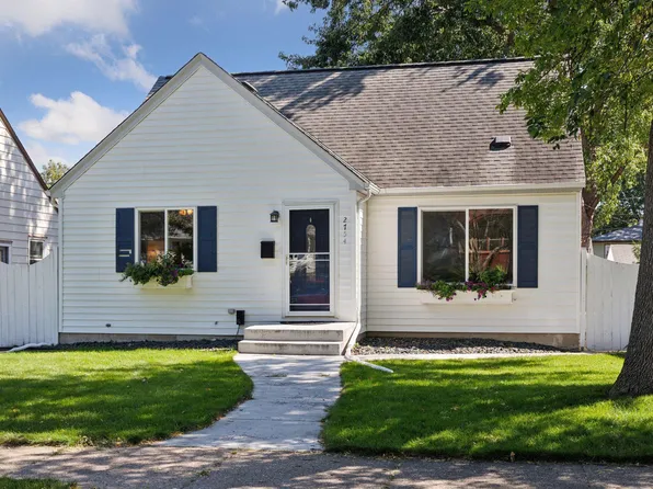 2754 Zenith Ave N, Robbinsdale, MN 55422