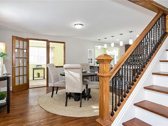 3rd image of 409 Brooklea Dr