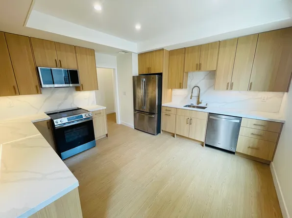 11558 Rochester Ave APT 101, Los Angeles, CA 90025