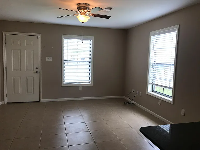 617 Baptist St #Q — Photo 3