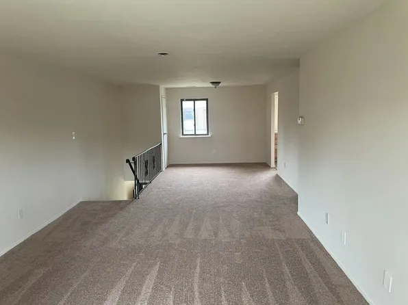 (undisclosed Address), Bay Shore, NY 11706