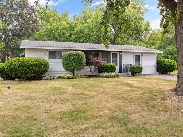 104 Sunflower Dr, Liverpool, NY 13088