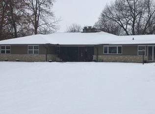 910 S 15th St, Clinton, IA 52732