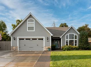 852 Meadowbrook Dr, Central Pt, OR 97502
