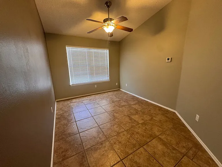 9701 Tapatio Dr NW — Photo 12