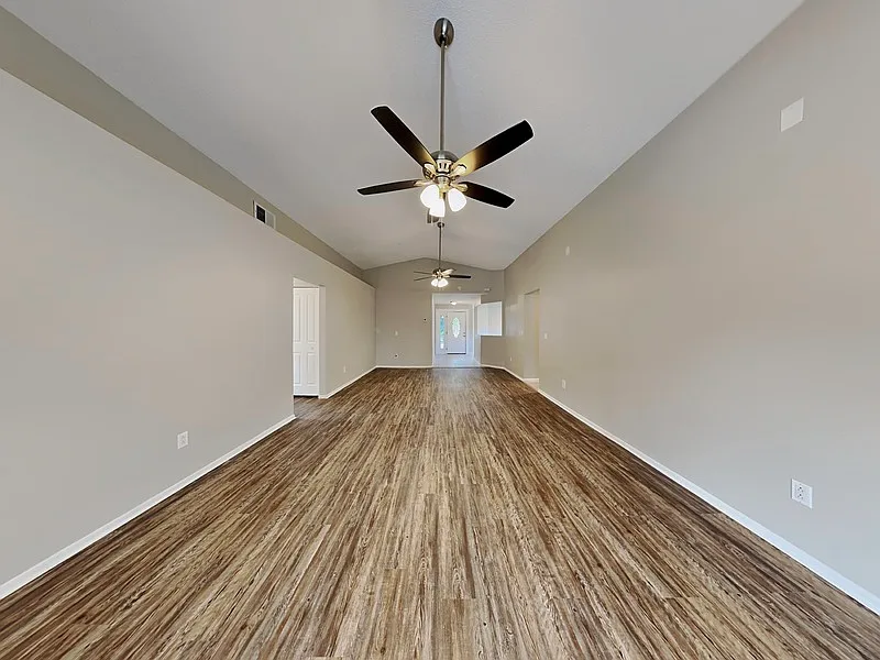 3 bed, 2.0 bath, 1575 sqft, $1,999 — Photo 3