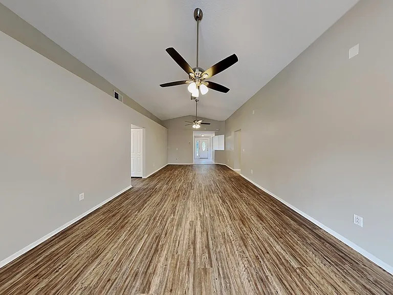 1408 Sugarberry Ln — Photo 3