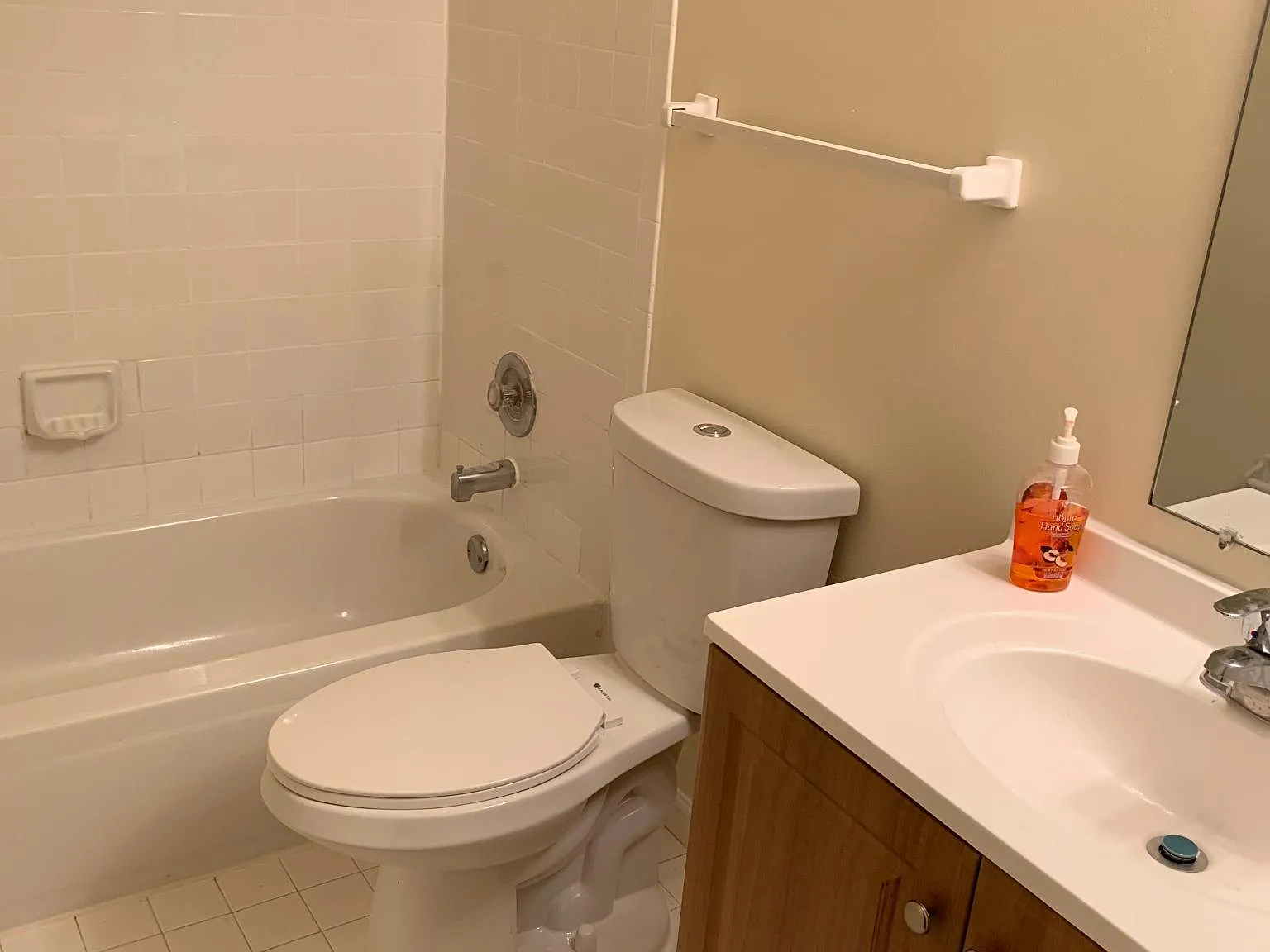 3 bed, 2208 sqft, $2,750 — Photo 2