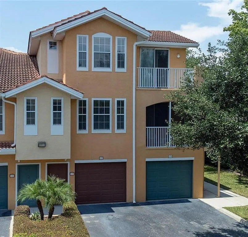 3 bed, 3.5 bath, 1512 sqft, $2,499 — Photo 2