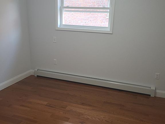 3rd image of 1211 Taylor Ave