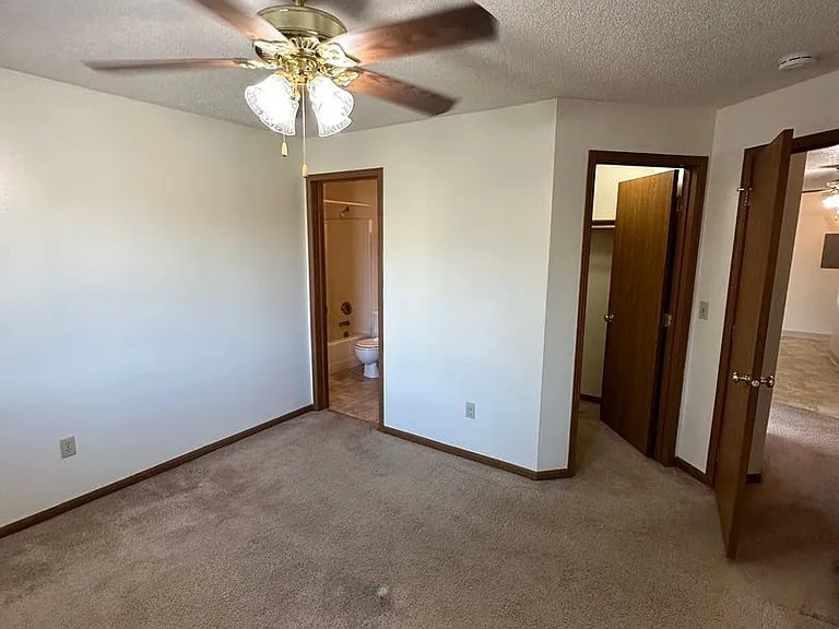 36 Plex - Village Green Apartments — Photo 20