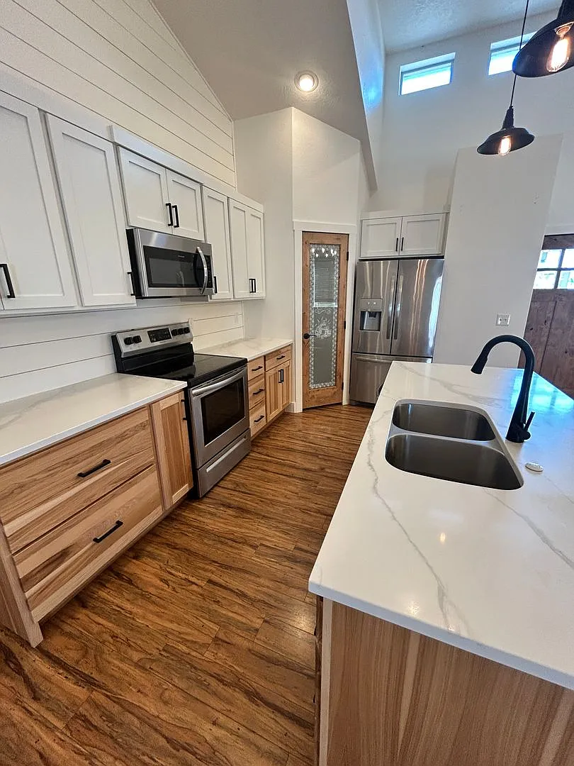 2 Bed 2 Bath Home with Garage in Hamilton — Photo 3