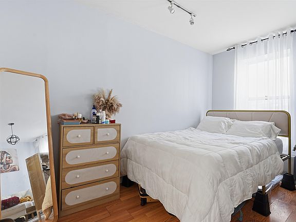 3rd image of 101 Willow Ave APT 2E