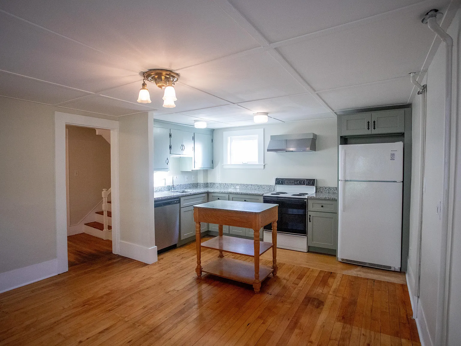 2 bed, 873 sqft, $2,750 — Photo 1