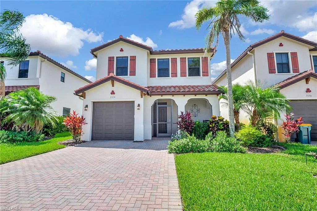 3 bed, 2.5 bath, 1933 sqft, $2,350 — Photo 2