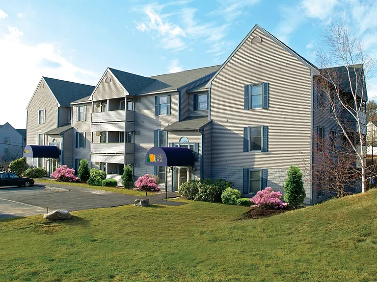 Sunset Ridge Apartments — Photo 1