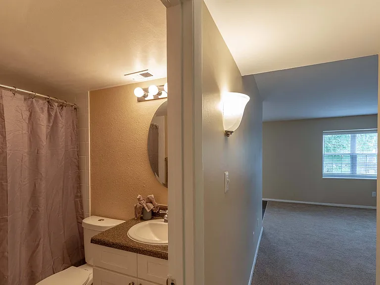 13220 Chester Rd — Photo 5
