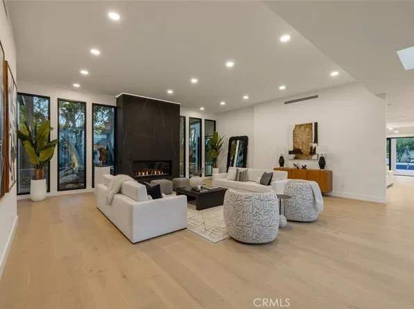 17414 Cumpston St, Encino, CA 91316