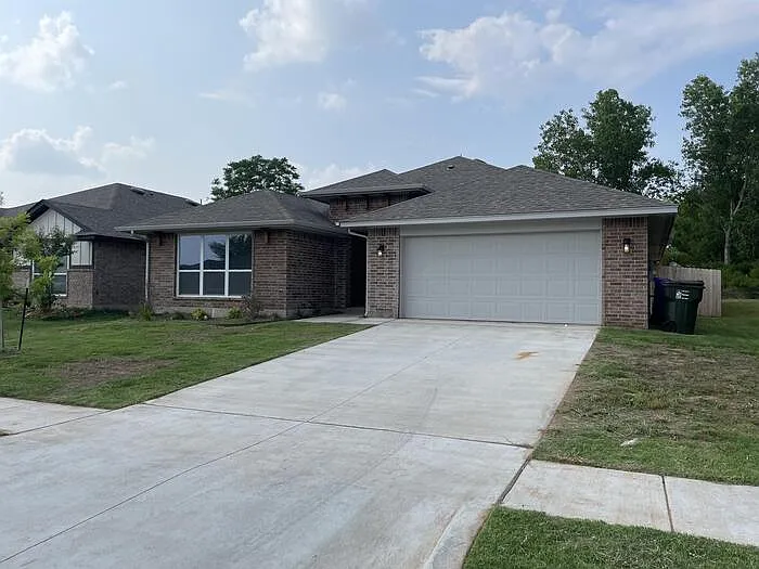 1105 Osprey Dr — Photo 2