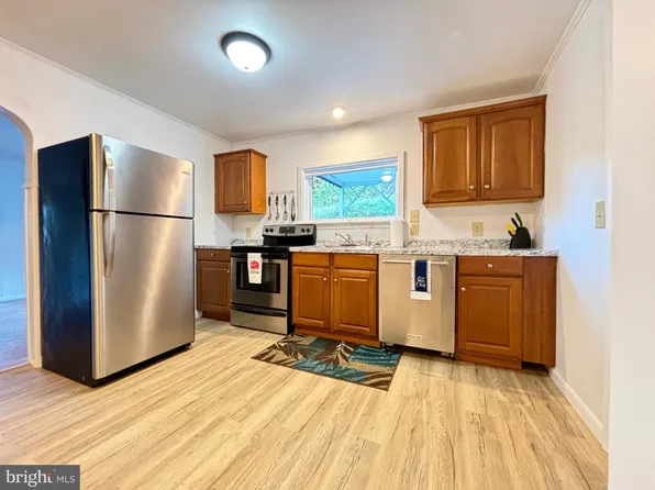 20 S Spruce St, Branchdale, PA 17923