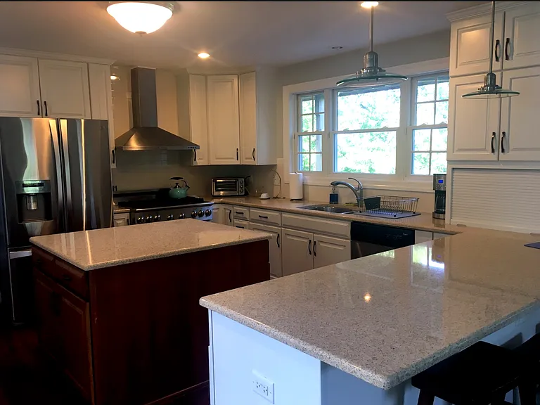 44 Fairlawn Dr — Photo 3