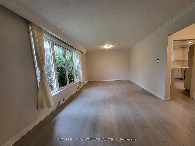 118 Cartier Cres #UPPER — Photo 2