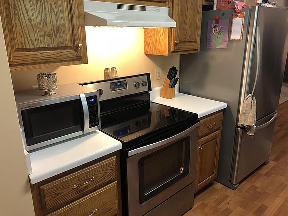 3rd image of 295 Station Dr