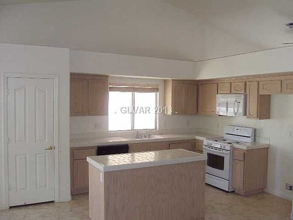3rd image of 3930 Lone Mesa Dr