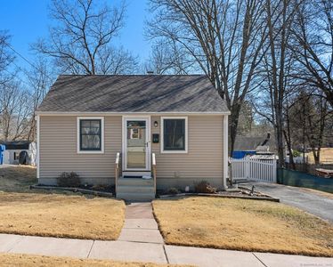 25 Bilyue Rd, Manchester, CT, 06042