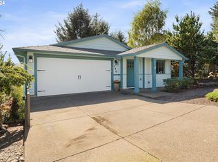 350 NE Harbor View Pl, Depoe Bay, OR 97341