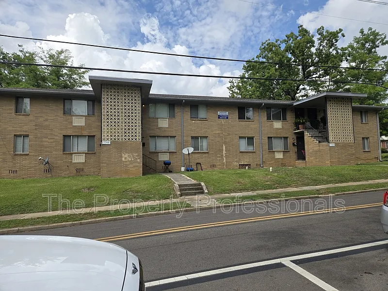 2 bed, 1.0 bath, $850 — Photo 1