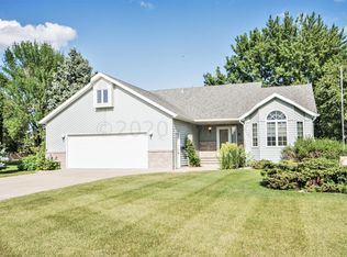 2005 Rose Creek Dr S, Fargo, ND 58104