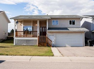 373 S Collinge Rd, Hinton, AB T7V 1L2