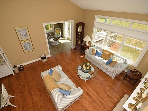 5th image of 16 Weigel Valley Dr