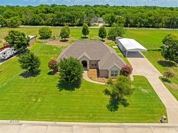 225 Maple Cir, Nevada, TX 75173