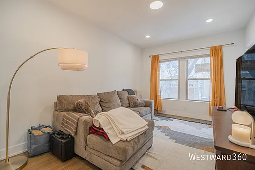 6207 N Glenwood Ave #2 Photo 1