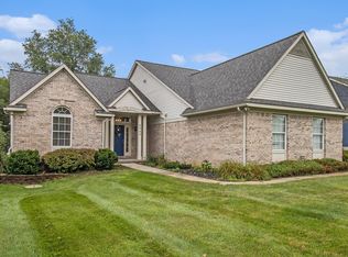 8949 Redstone Dr, Pinckney, MI 48169