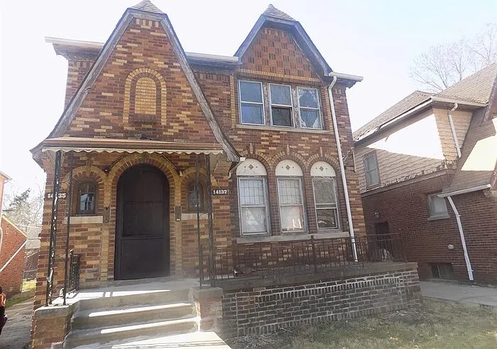 14137 Mansfield Ave — Photo 1