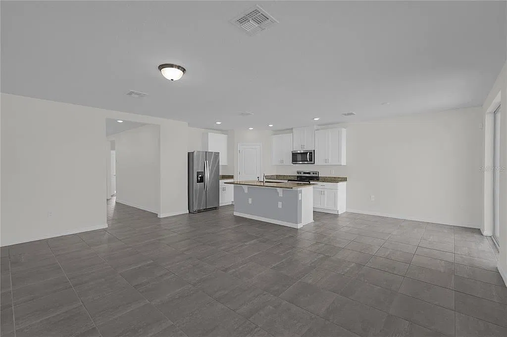 3 bed, 2.0 bath, 1491 sqft, $2,300 — Photo 4
