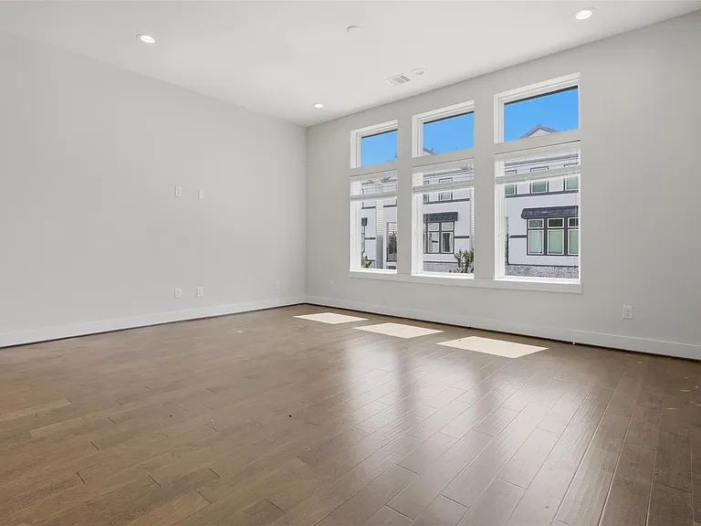 5305 Donovan Gardens Ln — Photo 32