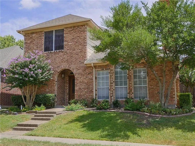 2304 Dyers Oak Dr — Photo 1