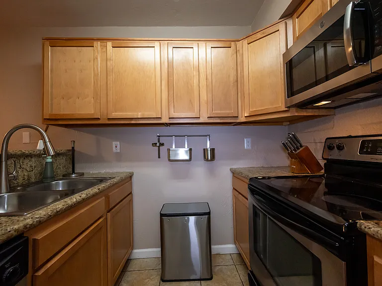 941 N Euclid Ave #121 — Photo 4