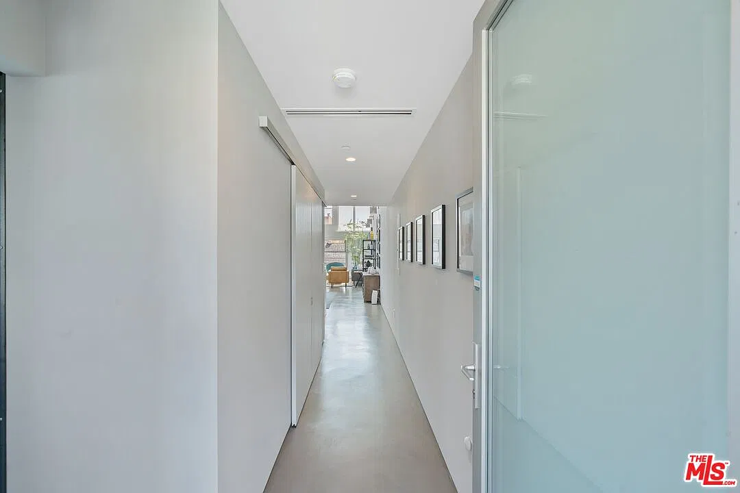 2 bed, 2.0 bath, 1721 sqft, $5,500 — Photo 4