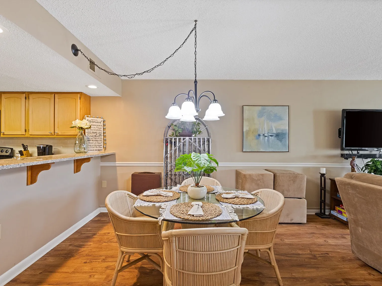 2 bed, 2.0 bath, 1345 sqft, $2,300 — Photo 2