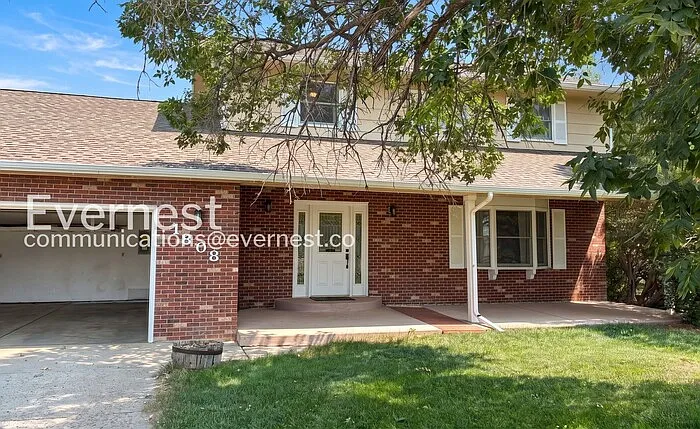 1808 Riverview Dr — Photo 2