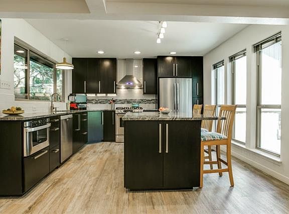 4th image of 3701 Santiago Ct